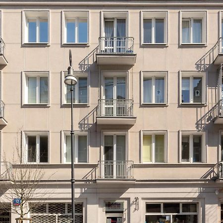 Central Apartment Emilii Plater By Noclegi Renters Varsó Kültér fotó