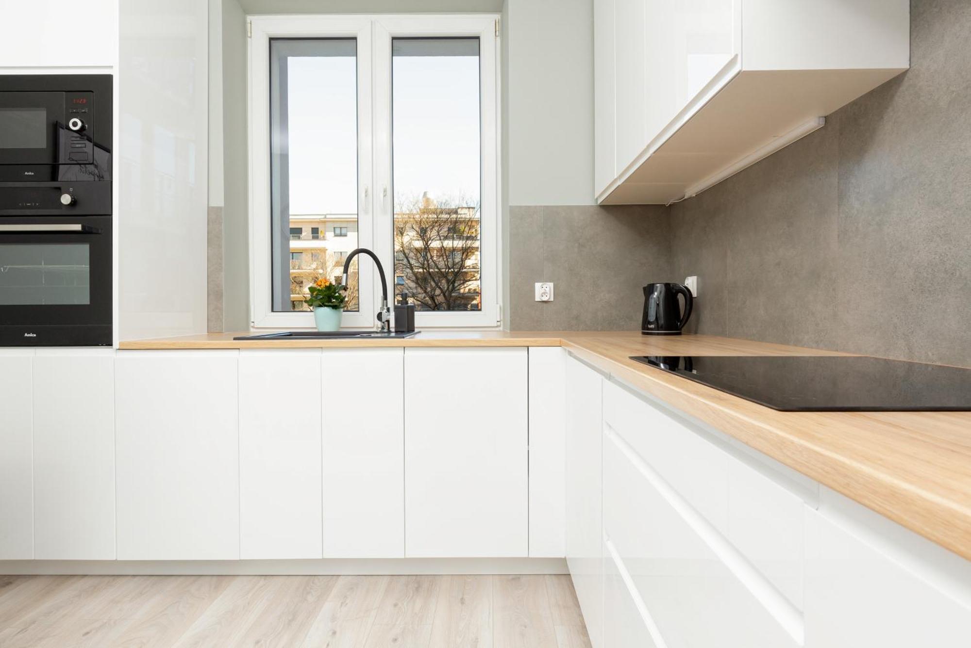 Central Apartment Emilii Plater By Noclegi Renters Varsó Kültér fotó