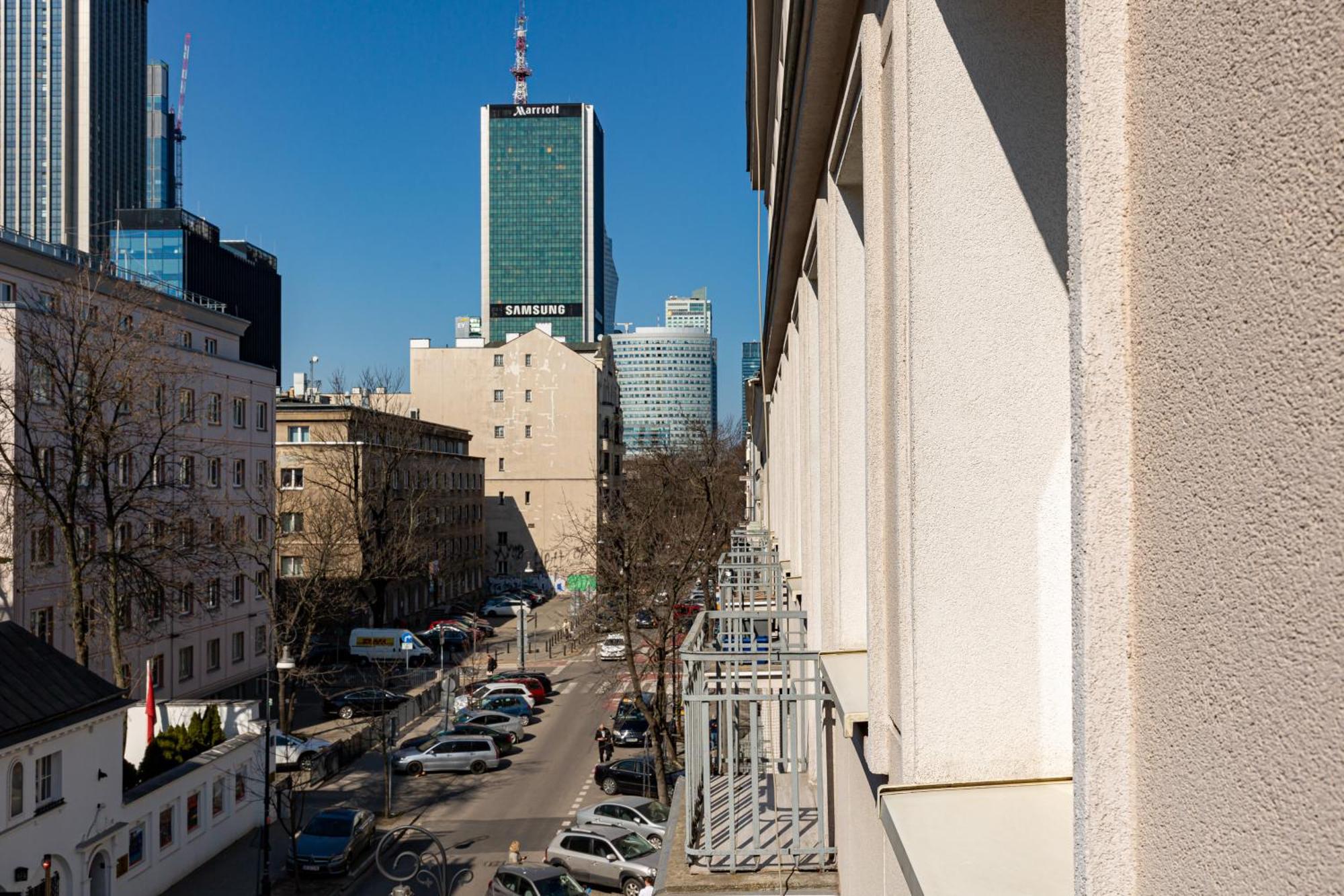 Central Apartment Emilii Plater By Noclegi Renters Varsó Kültér fotó